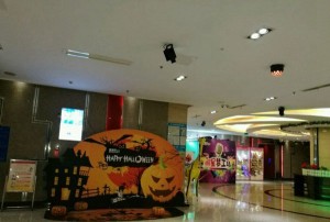 杭州临安区青山湖街道附近酒吧招聘女服务员,(不压工资待遇好的)