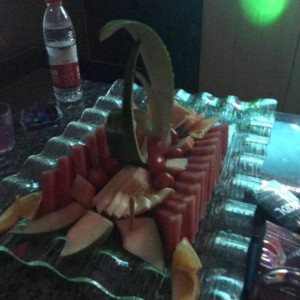 杭州收入高的夜总会招聘女服务生,90后上可以做夜场招聘_