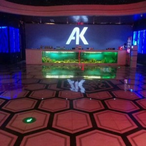 杭州中档ktv招聘女服务员,夜场上班适合穿黑色衣服吗？